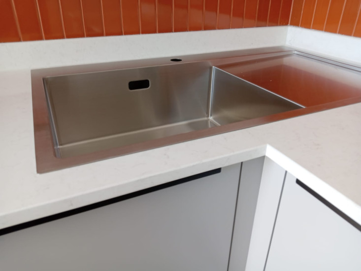 Фото 3. Столешница из кварцевого агломерата AVAРус Ава Рус R543 Пик Эльбруса от производителя «KARAT». Работаем с 2005 г. Своё оборудование. Бесплатный замер. Гарантия!