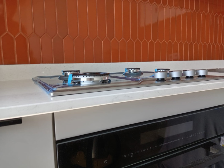 Фото 4. Столешница из кварцевого агломерата AVAРус Ава Рус R543 Пик Эльбруса от производителя «KARAT». Работаем с 2005 г. Своё оборудование. Бесплатный замер. Гарантия!