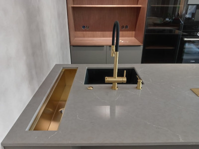 Фото 8. Остров из кварцевого агломерата Cona Quartz UC026 Valley Grey от производителя «KARAT». Работаем с 2005 г. Своё оборудование. Бесплатный замер. Гарантия!