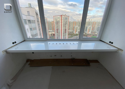 Фото 1. Подоконник переходящий в стол из акрилового камня от производителя «KARAT». Работаем с 2005 г. Своё оборудование. Бесплатный замер. Гарантия!