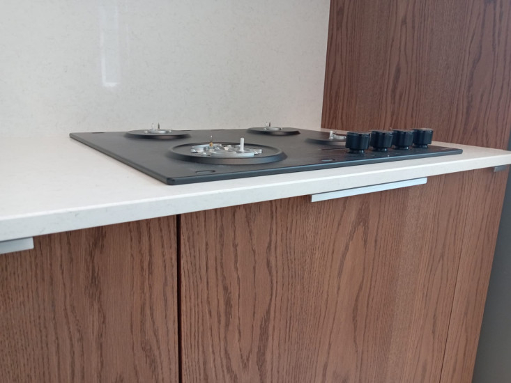 Фото 3. Столешница и стеновая панель из кварцевого агломерата AVAРус Ава Рус R543 Пик Эльбруса от производителя «KARAT». Работаем с 2005 г. Своё оборудование. Бесплатный замер. Гарантия!