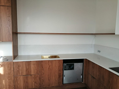 Фото 1. Столешница и стеновая панель из кварцевого агломерата AVAРУС R-122 Алмазы Якутии от производителя «KARAT». Работаем с 2005 г. Своё оборудование. Бесплатный замер. Гарантия!