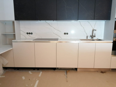 Фото 2. Столешница и стеновая панель из кварцевого агломерата от производителя «KARAT». Работаем с 2005 г. Своё оборудование. Бесплатный замер. Гарантия!