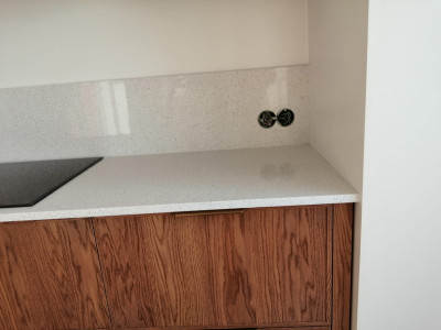 Фото 6. Столешница и стеновая панель из кварцевого агломерата AVAРУС R-122 Алмазы Якутии от производителя «KARAT». Работаем с 2005 г. Своё оборудование. Бесплатный замер. Гарантия!