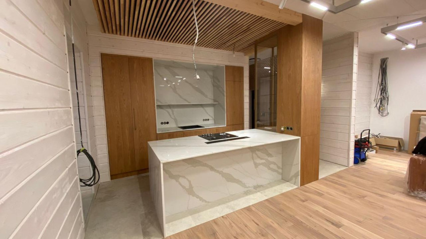 Фото 10. Столешница, стеновые панели, полка и остров из кварцевого агломерата SMARTQUARTZ CALACATTA SUN от производителя «KARAT». Работаем с 2005 г. Своё оборудование. Бесплатный замер. Гарантия!