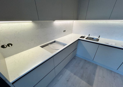 Фото 2. Столешница и стеновые панели из кварцевого агломерата от производителя «KARAT». Работаем с 2005 г. Своё оборудование. Бесплатный замер. Гарантия!