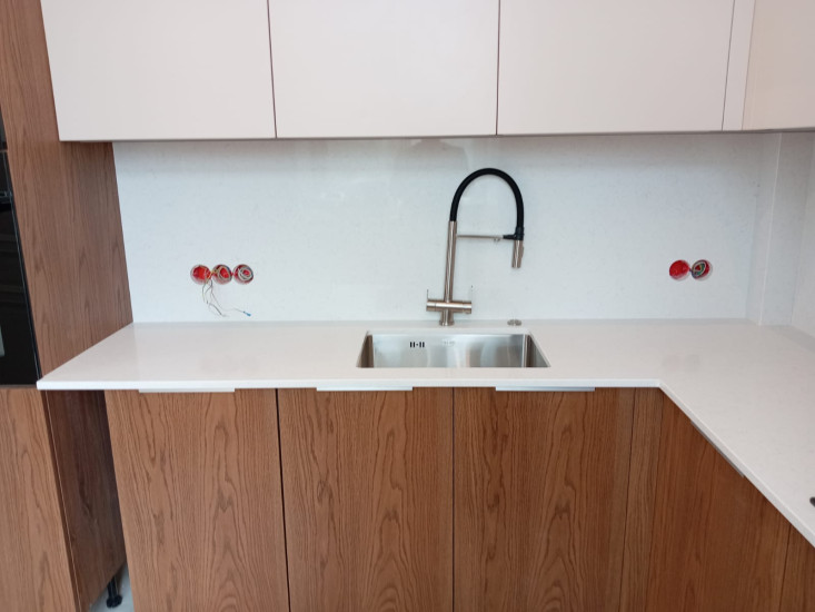 Фото 2. Столешница и стеновая панель из кварцевого агломерата AVAРус Ава Рус R543 Пик Эльбруса от производителя «KARAT». Работаем с 2005 г. Своё оборудование. Бесплатный замер. Гарантия!