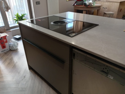 Фото 2. Остров из кварцевого агломерата Cona Quartz UC026 Valley Grey от производителя «KARAT». Работаем с 2005 г. Своё оборудование. Бесплатный замер. Гарантия!