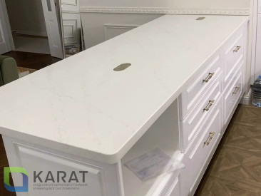 Столешница для кухонного острова из кварцевого агломерата