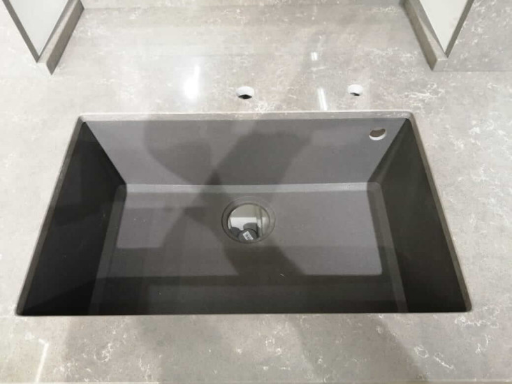 Фото 4. Столешница с вырезом под мойку и плиту из кварцевого агломерата Авант 2065 от производителя «KARAT». Работаем с 2005 г. Своё оборудование. Бесплатный замер. Гарантия!