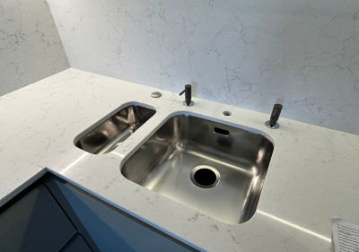 Фото 1. Столешница и стеновые панели из кварцевого агломерата от производителя «KARAT». Работаем с 2005 г. Своё оборудование. Бесплатный замер. Гарантия!