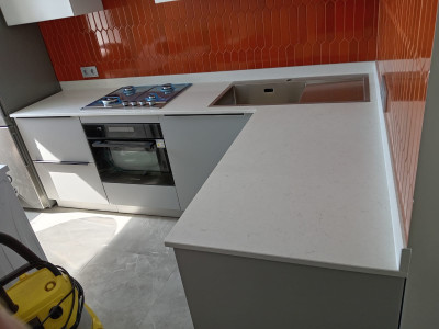 Фото 1. Столешница из кварцевого агломерата AVAРус Ава Рус R543 Пик Эльбруса от производителя «KARAT». Работаем с 2005 г. Своё оборудование. Бесплатный замер. Гарантия!