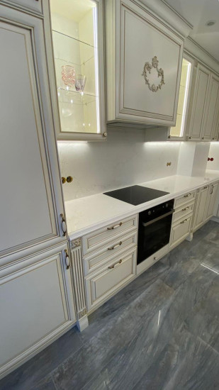 Фото 3. Столешница, стеновая панель и остров из кварцевого агломерата Vicostone BQ8820 Misterio Gold от производителя «KARAT». Работаем с 2005 г. Своё оборудование. Бесплатный замер. Гарантия!