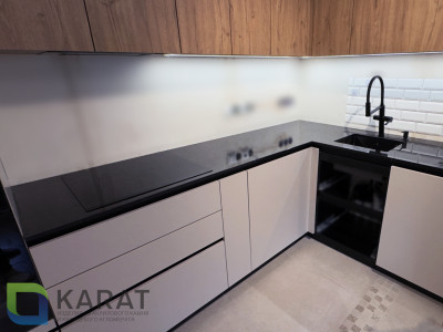 Фото 1. Угловая столешница из чёрного гранита от производителя «KARAT». Работаем с 2005 г. Своё оборудование. Бесплатный замер. Гарантия!