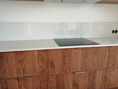 Фото 5. Столешница и стеновая панель из кварцевого агломерата AVAРУС R-122 Алмазы Якутии от производителя «KARAT». Работаем с 2005 г. Своё оборудование. Бесплатный замер. Гарантия!