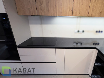 Фото 2. Угловая столешница из чёрного гранита от производителя «KARAT». Работаем с 2005 г. Своё оборудование. Бесплатный замер. Гарантия!