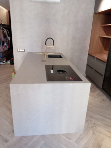Фото 4. Остров из кварцевого агломерата Cona Quartz UC026 Valley Grey от производителя «KARAT». Работаем с 2005 г. Своё оборудование. Бесплатный замер. Гарантия!