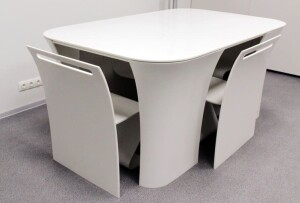 Фото 1. Столы из искусственного камня