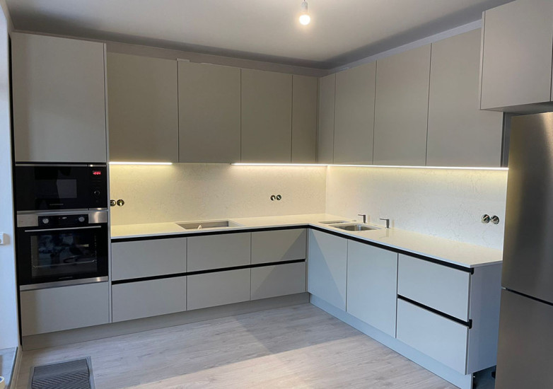 Фото 3. Столешница и стеновые панели из кварцевого агломерата от производителя «KARAT». Работаем с 2005 г. Своё оборудование. Бесплатный замер. Гарантия!