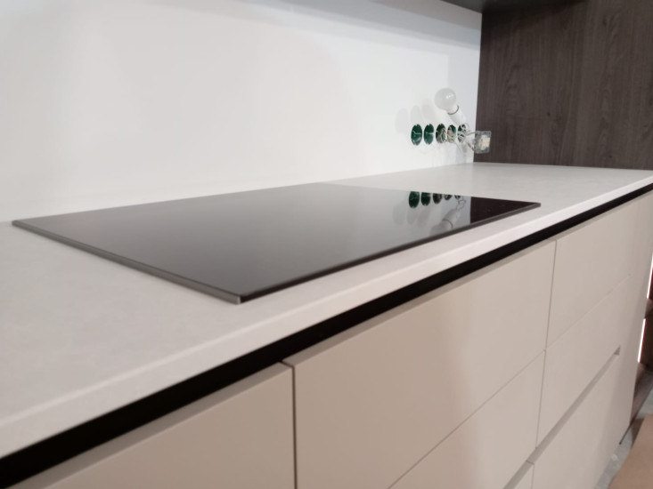 Фото 4. Столешница из кварцевого агломерата Avant 8011 Нант (матовый) от производителя «KARAT». Работаем с 2005 г. Своё оборудование. Бесплатный замер. Гарантия!