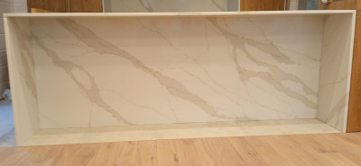 Фото 5. Столешница, стеновые панели, полка и остров из кварцевого агломерата SMARTQUARTZ CALACATTA SUN от производителя «KARAT». Работаем с 2005 г. Своё оборудование. Бесплатный замер. Гарантия!