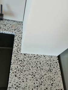 Фото 2. Столешница из кварцевого агломерата TechniStone Taurus Terazzo White от производителя «KARAT». Работаем с 2005 г. Своё оборудование. Бесплатный замер. Гарантия!