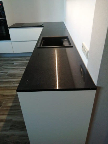 Фото 2. Столешница для кухни и острова из кварцевого агломерата SMARTQUARTZ Silver Night в толщине 20 мм от производителя «KARAT». Работаем с 2005 г. Своё оборудование. Бесплатный замер. Гарантия!