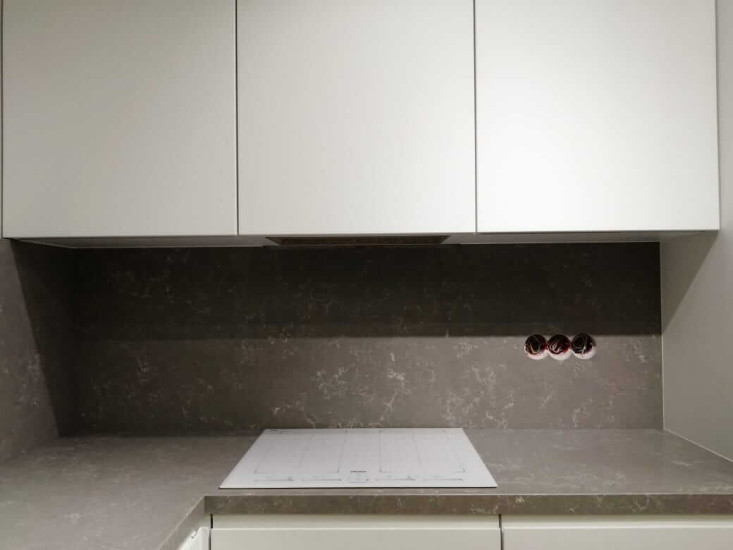 Фото 2. Столешница с вырезом под мойку и плиту из кварцевого агломерата Авант 2065 от производителя «KARAT». Работаем с 2005 г. Своё оборудование. Бесплатный замер. Гарантия!