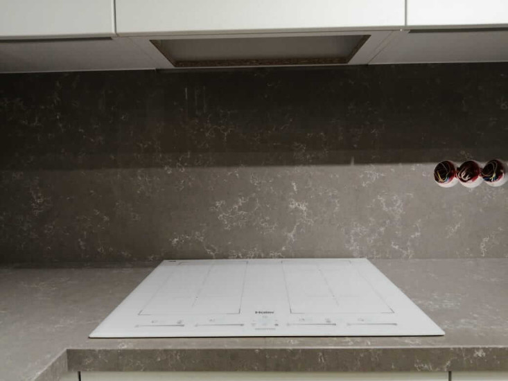 Фото 3. Столешница с вырезом под мойку и плиту из кварцевого агломерата Авант 2065 от производителя «KARAT». Работаем с 2005 г. Своё оборудование. Бесплатный замер. Гарантия!