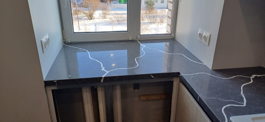 Фото 3. Столешница, переходящая в подоконник из акрилового камня Neomarm NM206 Calacatta Kassel от производителя «KARAT». Работаем с 2005 г. Своё оборудование. Бесплатный замер. Гарантия!