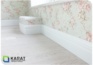 Фото 1. Плинтус из искусственного камня