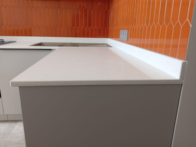 Фото 2. Столешница из кварцевого агломерата AVAРус Ава Рус R543 Пик Эльбруса от производителя «KARAT». Работаем с 2005 г. Своё оборудование. Бесплатный замер. Гарантия!