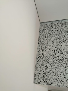 Фото 5. Столешница из кварцевого агломерата TechniStone Taurus Terazzo White от производителя «KARAT». Работаем с 2005 г. Своё оборудование. Бесплатный замер. Гарантия!