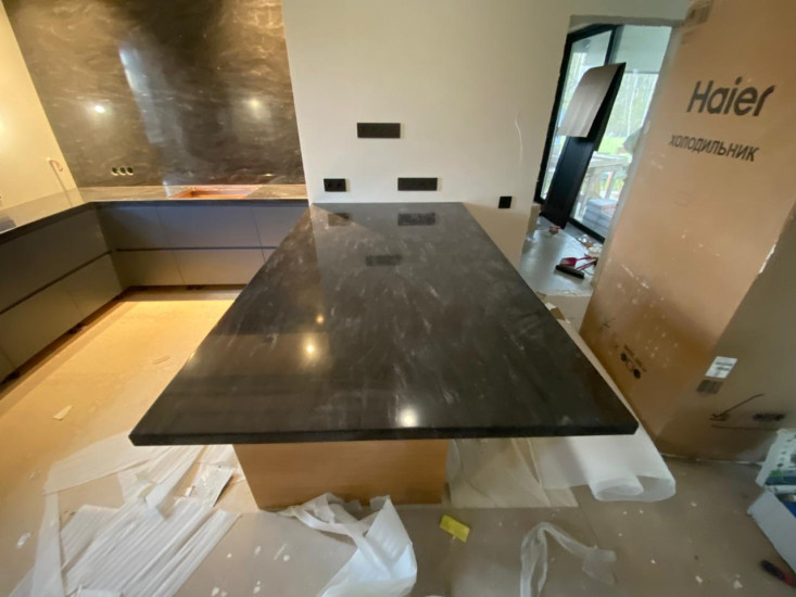 Фото 2. Столешница, остров и стеновые панели из акрилового камня Grandex M-719 A Octopus Ink от производителя «KARAT». Работаем с 2005 г. Своё оборудование. Бесплатный замер. Гарантия!