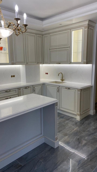 Фото 8. Столешница, стеновая панель и остров из кварцевого агломерата Vicostone BQ8820 Misterio Gold от производителя «KARAT». Работаем с 2005 г. Своё оборудование. Бесплатный замер. Гарантия!