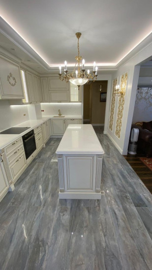 Фото 2. Столешница, стеновая панель и остров из кварцевого агломерата Vicostone BQ8820 Misterio Gold от производителя «KARAT». Работаем с 2005 г. Своё оборудование. Бесплатный замер. Гарантия!